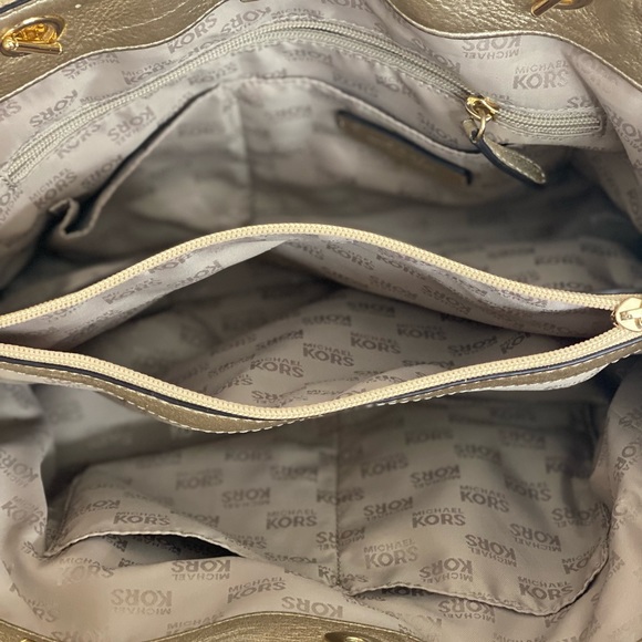 ❌SOLD❌Michael Kors purse - Picture 4 of 12